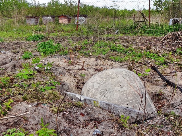 photo of Tarczyn cemetery grave stone